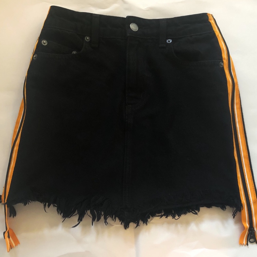 NEVER WORN LF Carmar denim black skirt side zip